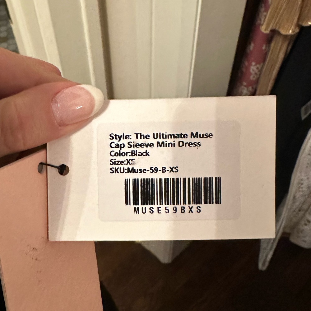 NWT - Odd Muse - The Ultimate Muse Cap Sleeve Mini Dress - Picture 4 of 6